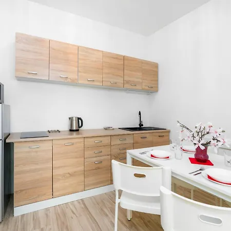 Modern One Bedroom Apartment In Poznan By Noclegi Renters Exterior photo