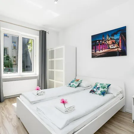 Modern One Bedroom Apartment In Poznan By Noclegi Renters Exterior photo