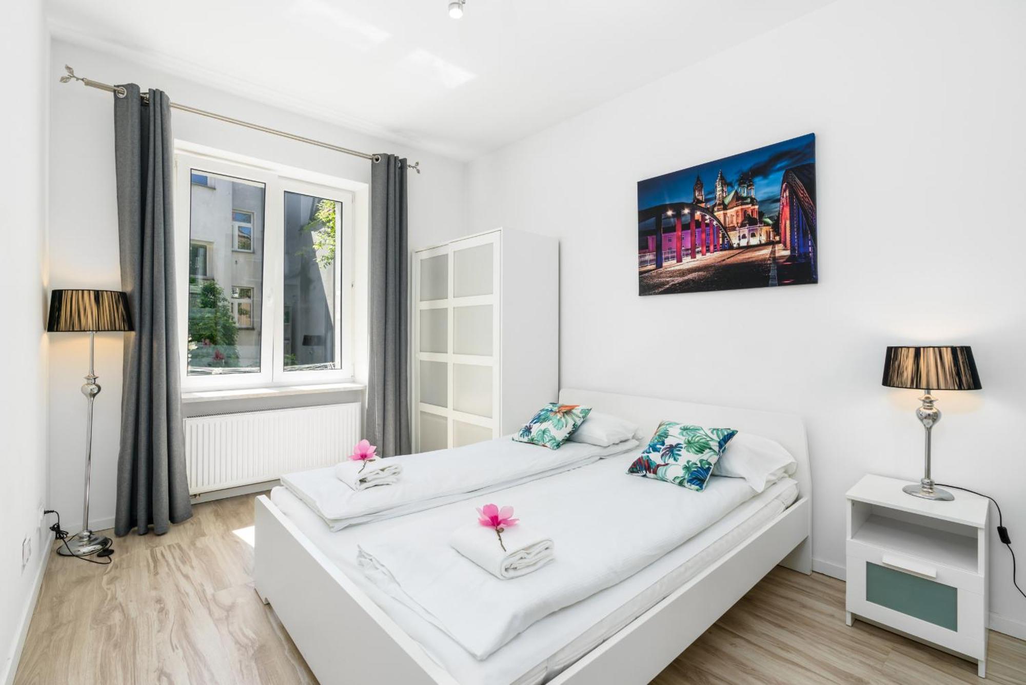 Modern One Bedroom In By Renters Poznan