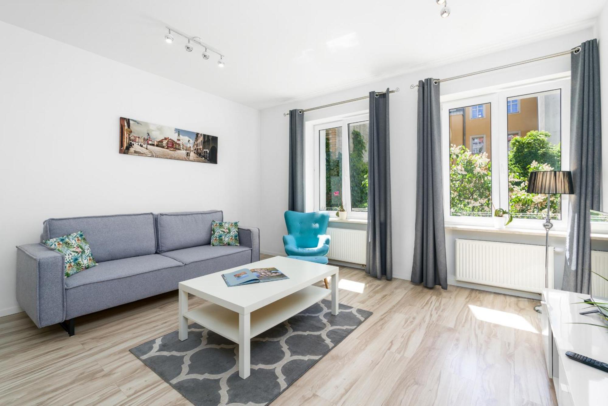 Modern One Bedroom In By Renters Apartment *
